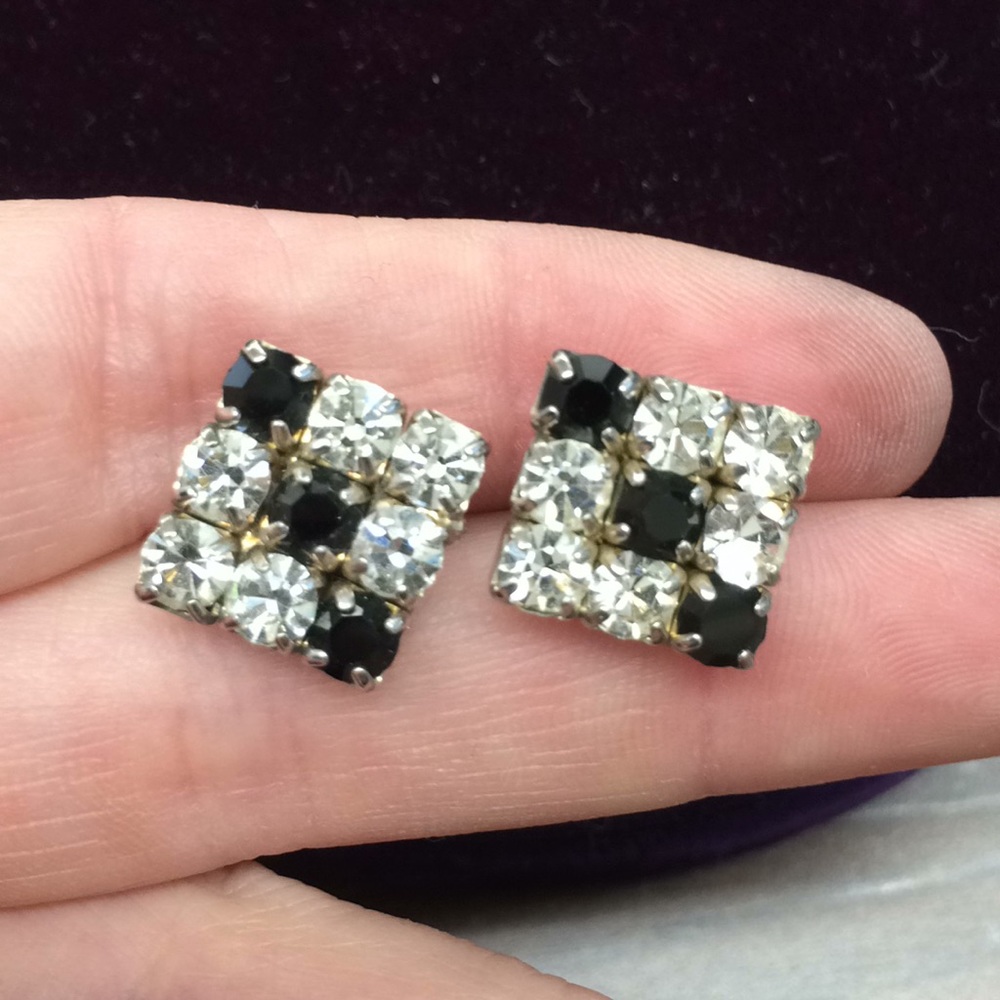 VINTAGE B&W RHINESTONE POST EARRINGS - Picture 1 of 6